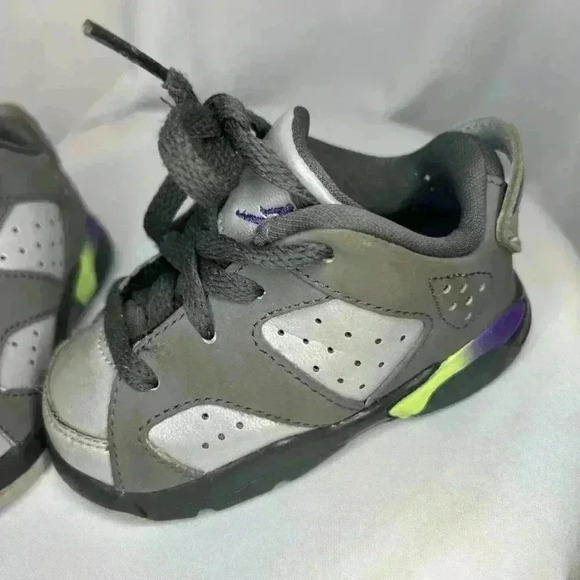 Toddler Nike Air Jordan VI 6 Dark Grey Ultraviolet Wolf Grey Sz 4C Retro - Picture 2 of 9